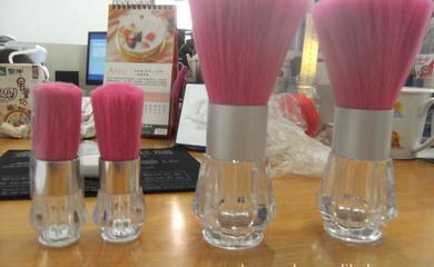 化妝刷、散粉瓶與火雞毛粉刷加工——精致美妝與家用電器的完美結合