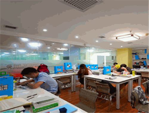 小馬過河教育 專業教育咨詢，助力學子揚帆遠航